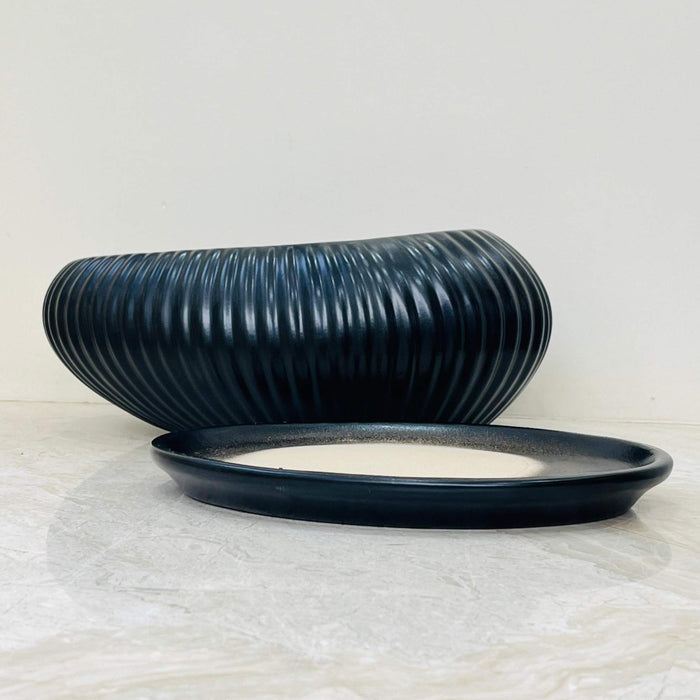 Oval ceramic planter with grooves