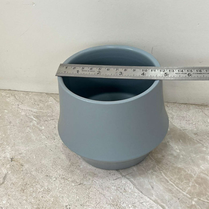 Minimalist Grey Ceramic Planter with Matte Finish – Ideal for Indoor Plants