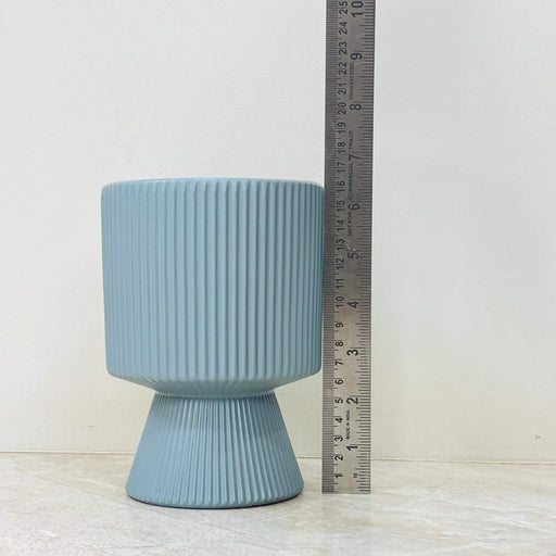 Ribbed ceramic planter with flared base