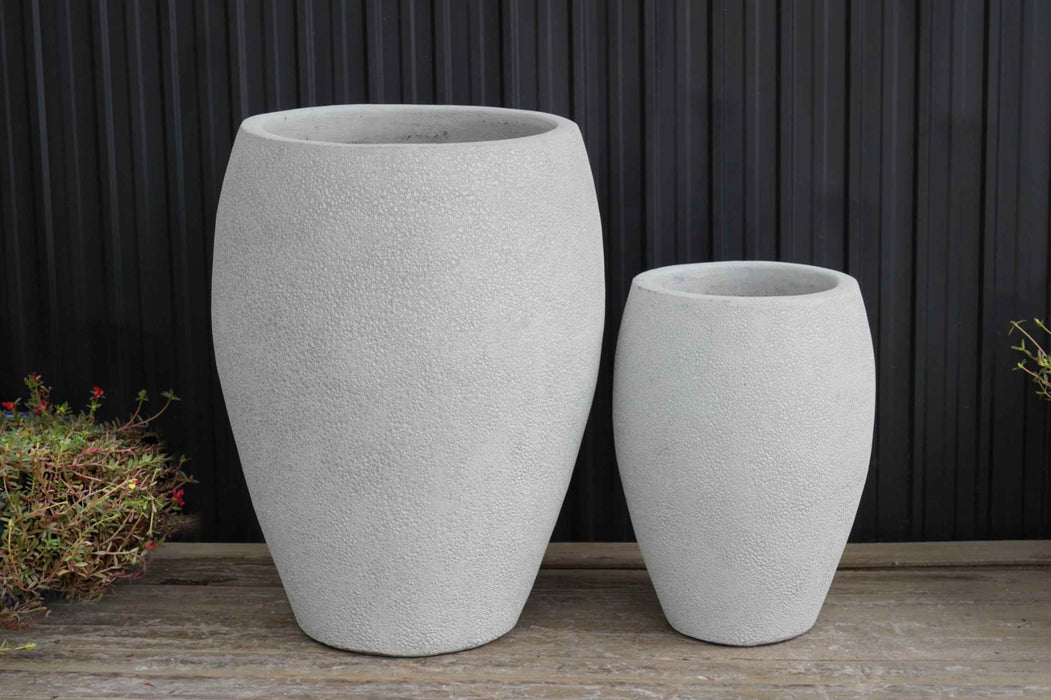 Set of 2 white ceramic planters with gravel texture